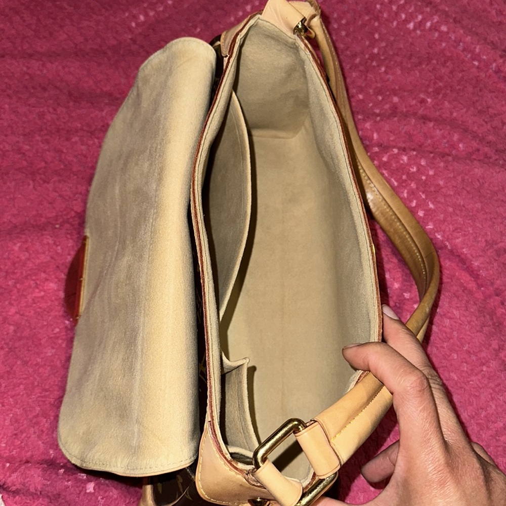 Authentic Louis Vuitton Monogram Beverly MM Bag - Picture 11 of 15